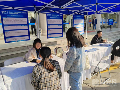 雁塔區人社局舉辦“人社工作進園區”暨公共就業創業服務驛站授牌儀式， 推動公共就業服務深入一線